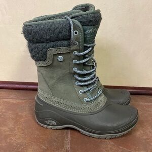 The North Face Women's Shellista II Dachund Green Mid Winter Waterproof Boots